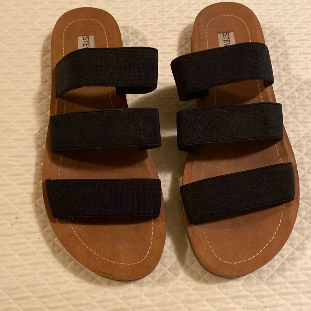 STEVE MADDEN BLACK ELASTIC BAND SANDALS.  SIZE 8